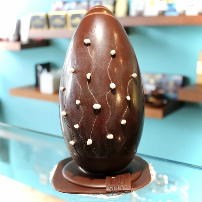 hilde devolder chocolatier easter 2021 egg 22 cm dark chocolate with jasmin petals