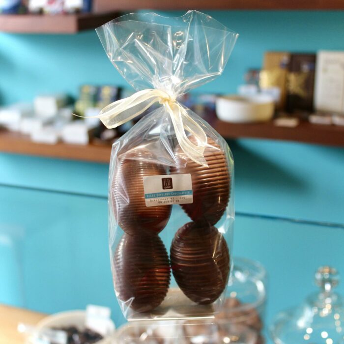hilde devolder chocolatier easter 2021 ribbed hollow easter egg 7 cm milk chocolate