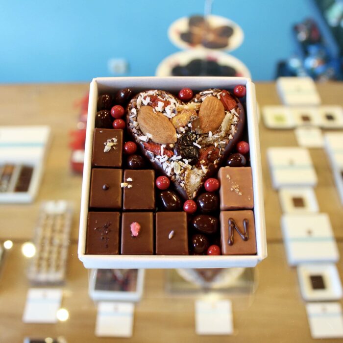 hilde devolder chocolatie 2022 box with dark chocolate heart and more