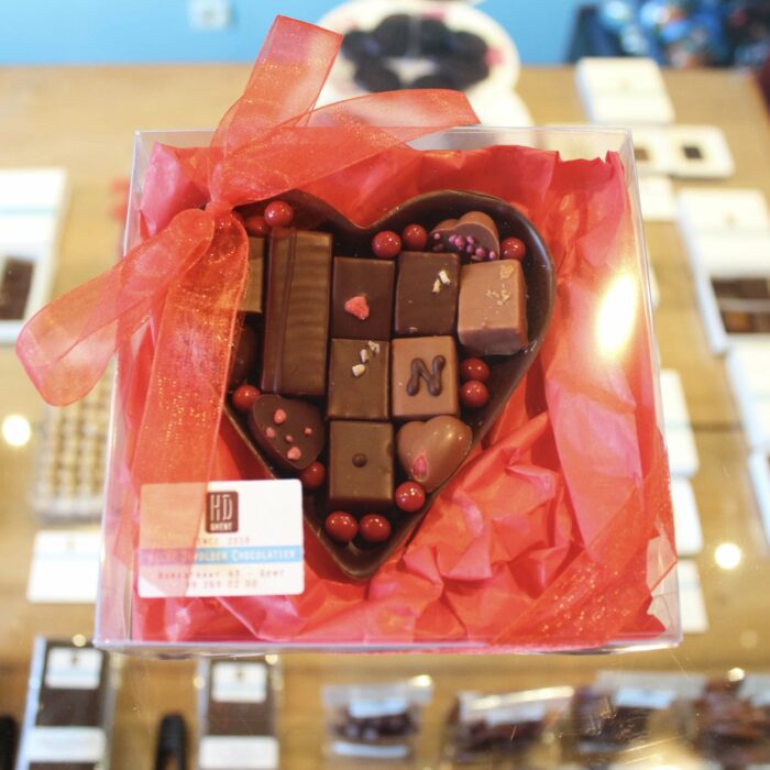 hilde devolder chocolatier valentine 2022 small filled heart dark chocolate