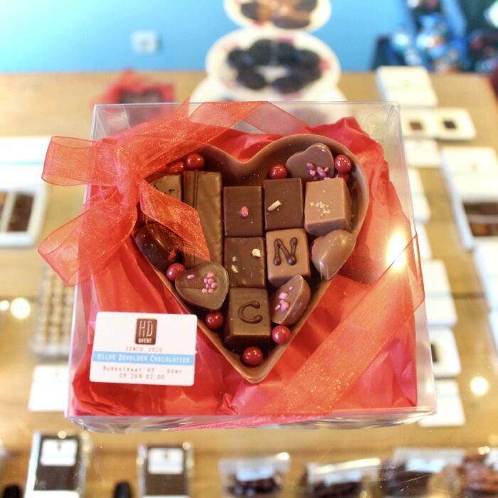 hilde devolder chocolatier valentine 2022 small filled heart milk chocolate