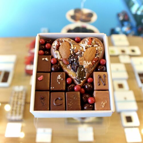hilde devolder chocolatie 2022 box with milkchocolate heart and more