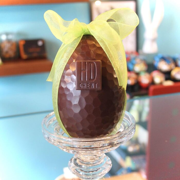 hilde devolder chocolatier big easter egg in dark chocolate 14 cm