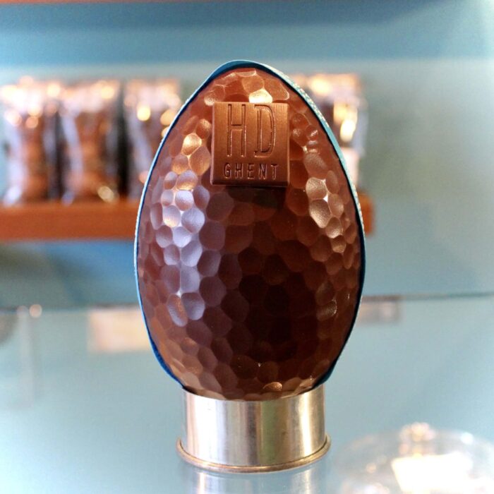 hilde devolder chocolatier 2023 easter egg 'hammered-effect' dark chocolate